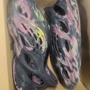 Yeezy foam Rnnr MX Cinder